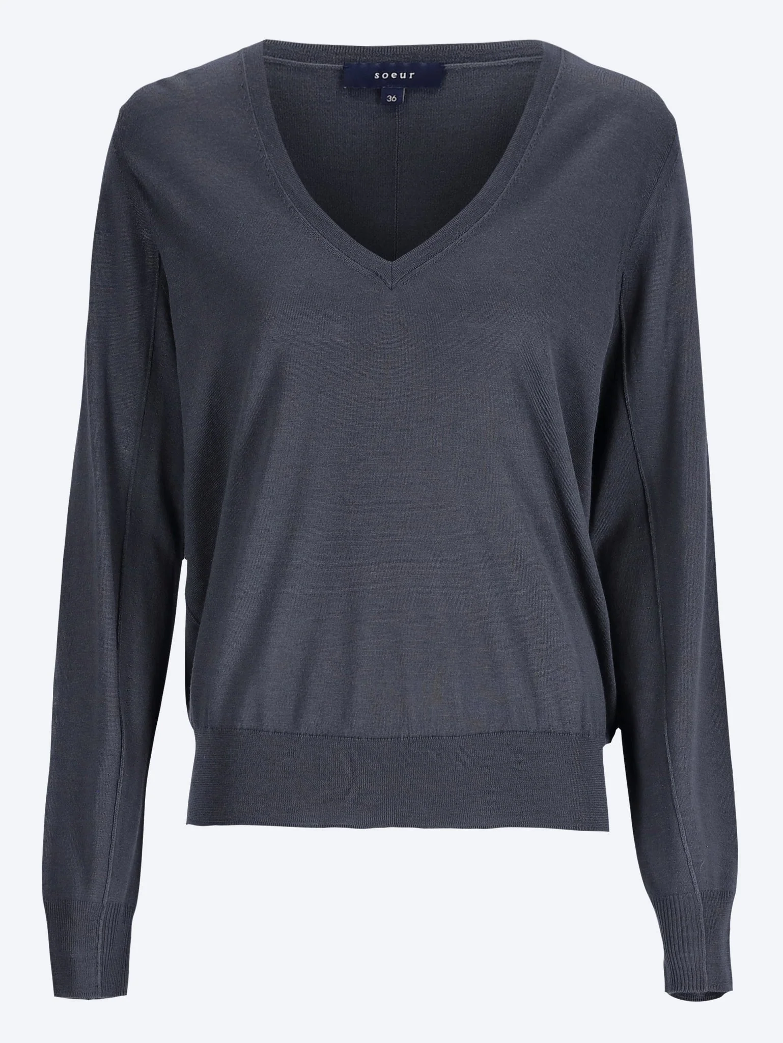 Derek v-neck sweater