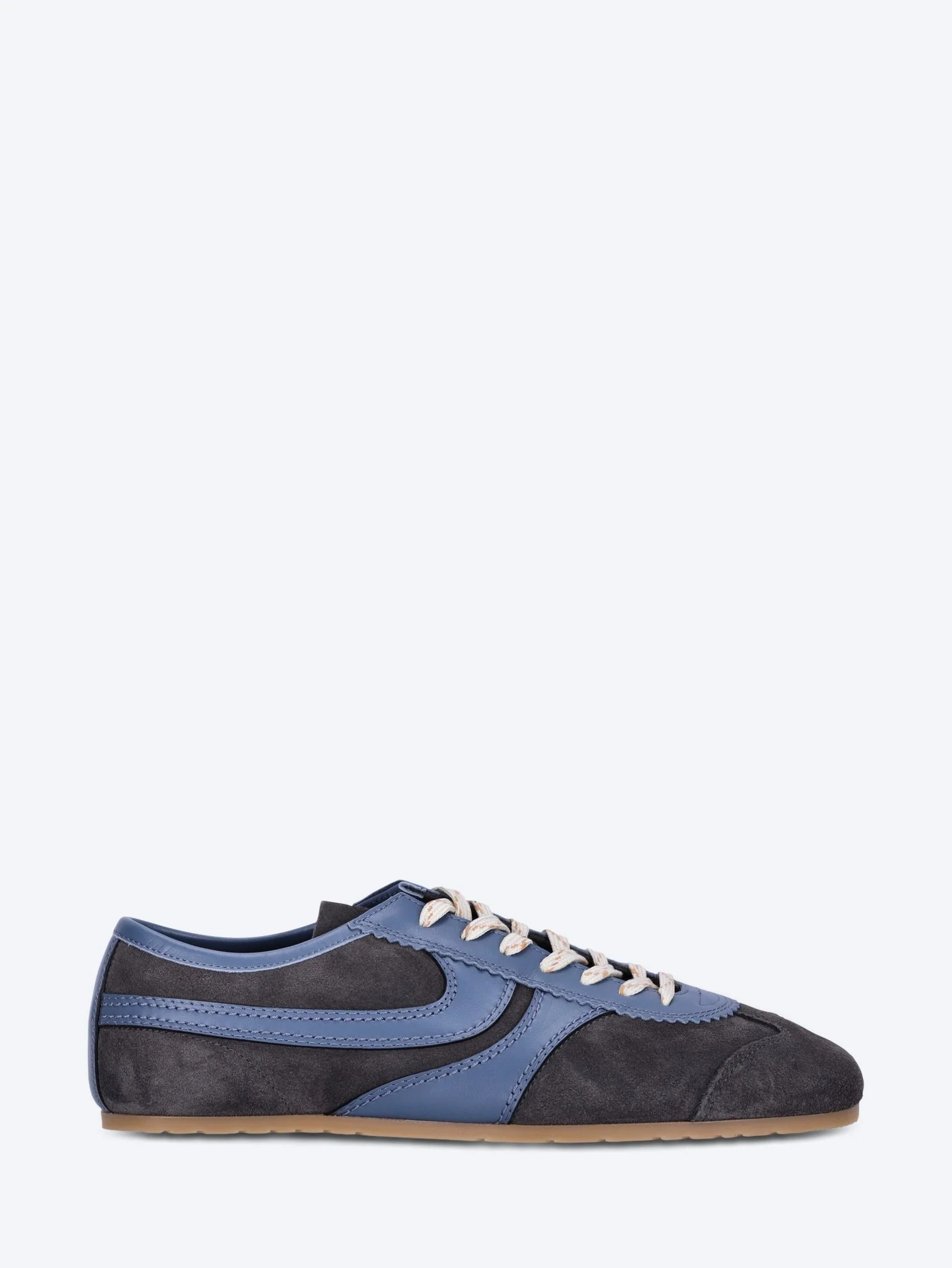 Suede sneaker
