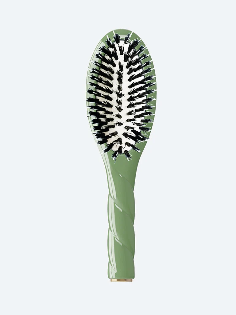 N.02 the essential baby brush almond green