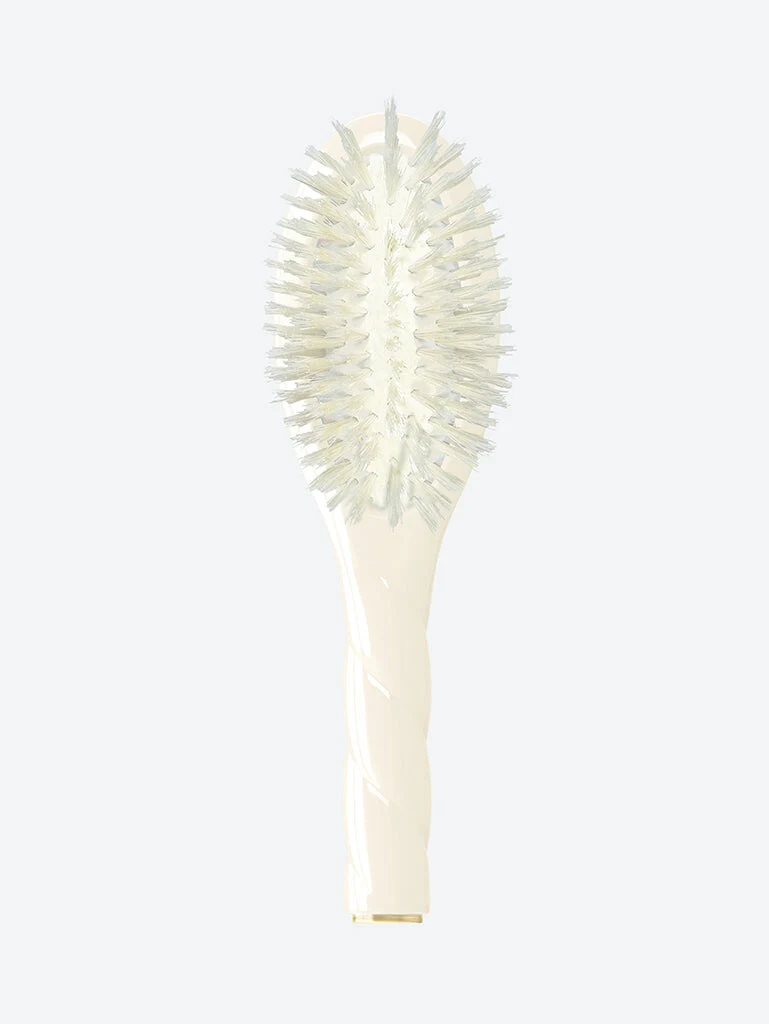 N.06 kids brush creamy white