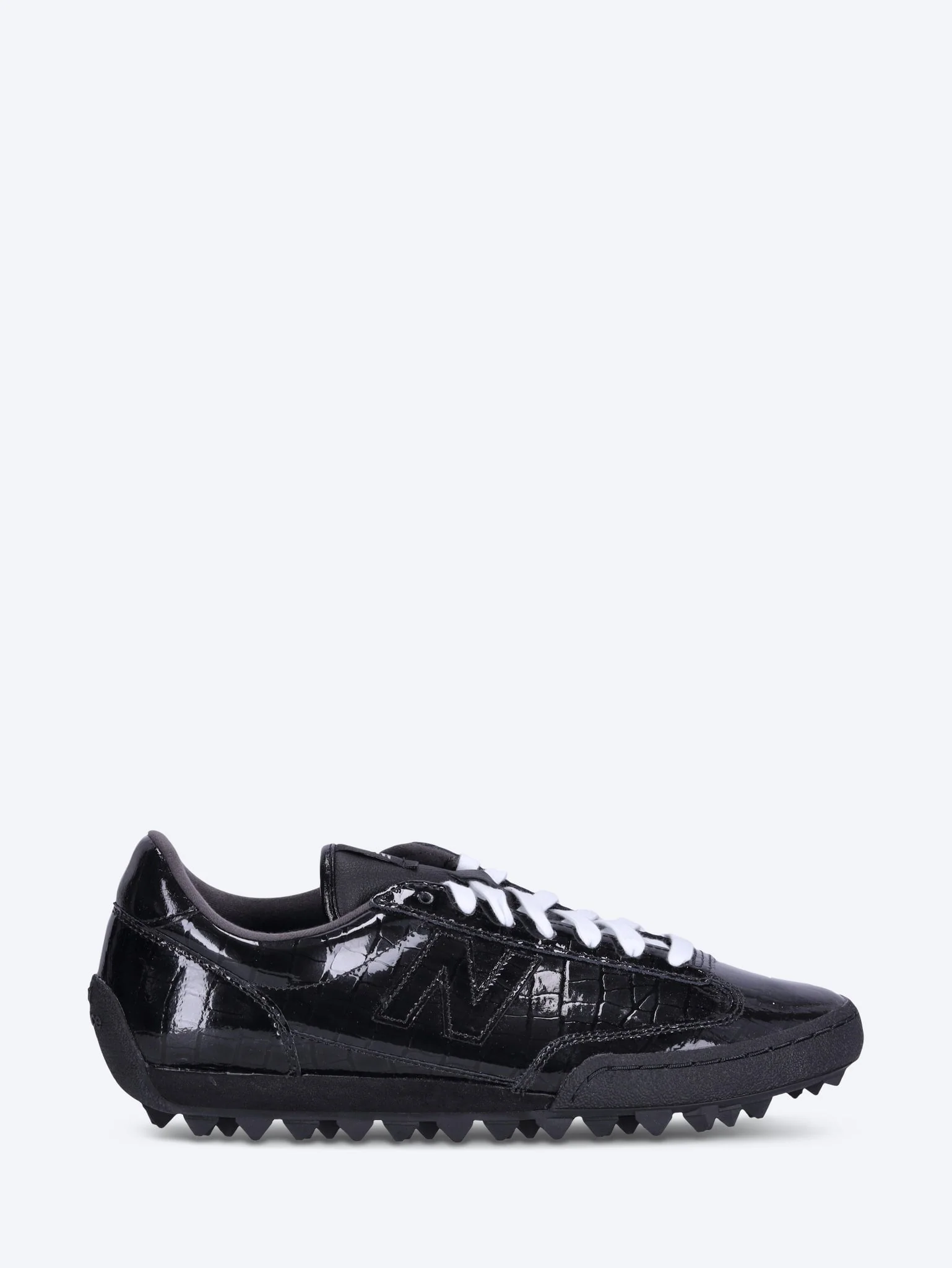 Gator run sneakers